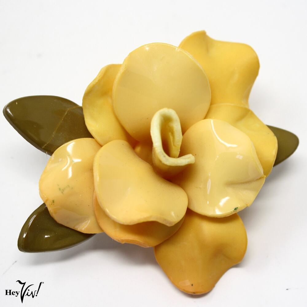 Vintage Yellow Molded Flower Brooch Mid-Century Plastic Floral Pin 3" - Hey Viv